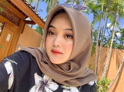 Foto: Disebut Penyebab Nathalie Holscher Gugat Cerai Ayahnya, Putri Delina: Urusin Hidup Kalian Aja Dulu! | Pifa Net