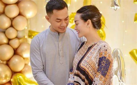 Foto: Suami Zaskia Gotik Disebut Punya Anak Dengan Seorang Model, Dituntut Lakukan Tes DNA | Pifa Net