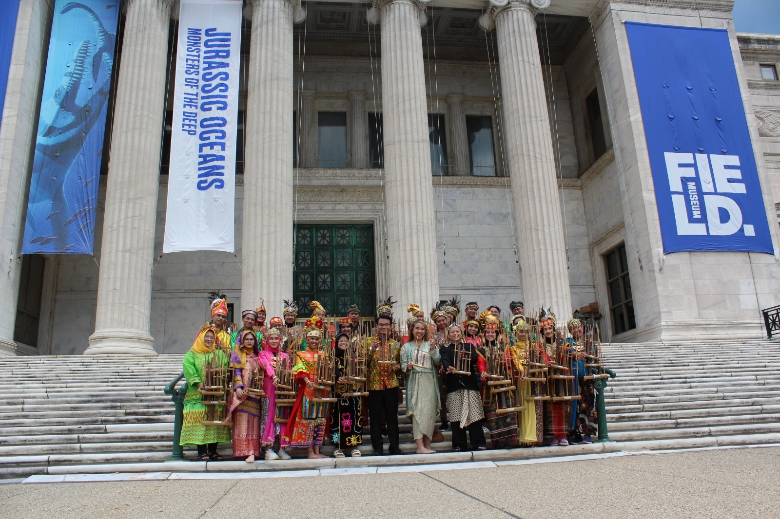 Foto: Catat Sejarah dan Membanggakan, Tim Muhibah Angklung Performance Pukau Warga AS di Chicago | Pifa Net