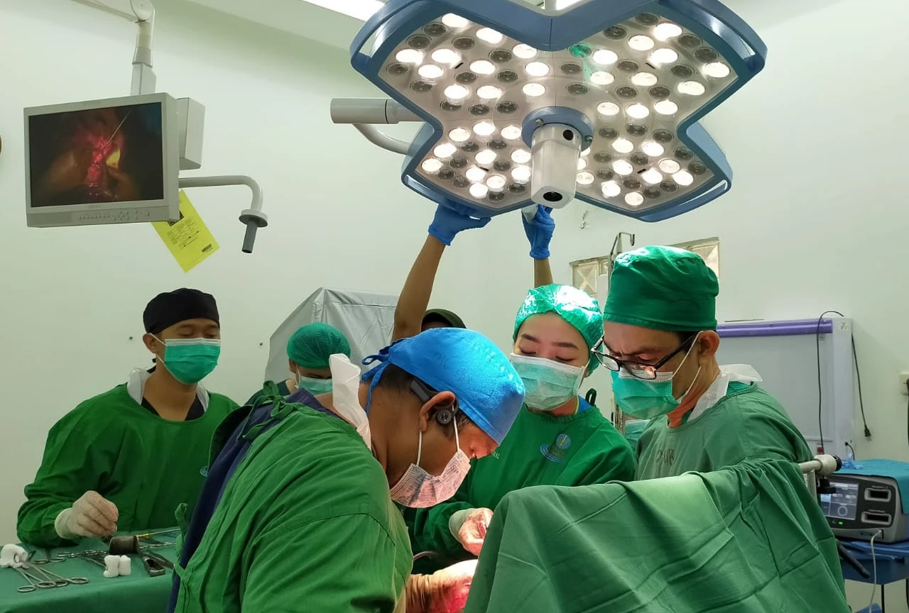 Proses operasi (Foto: Dok. PIFA/Andrie P)
