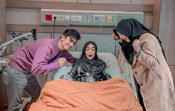 Foto: Ria Ricis Bagikan Momen Lahiran, Teuku Ryan: Saya Juga Sudah Pasti Nangis  | Pifa Net