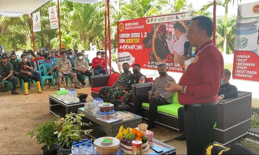 Foto: Gandeng Pemkab Landak dan Perusahaan Sawit, BINDA Kalbar Gelar Vaksinasi hingga ke Area Perkebunan | Pifa Net