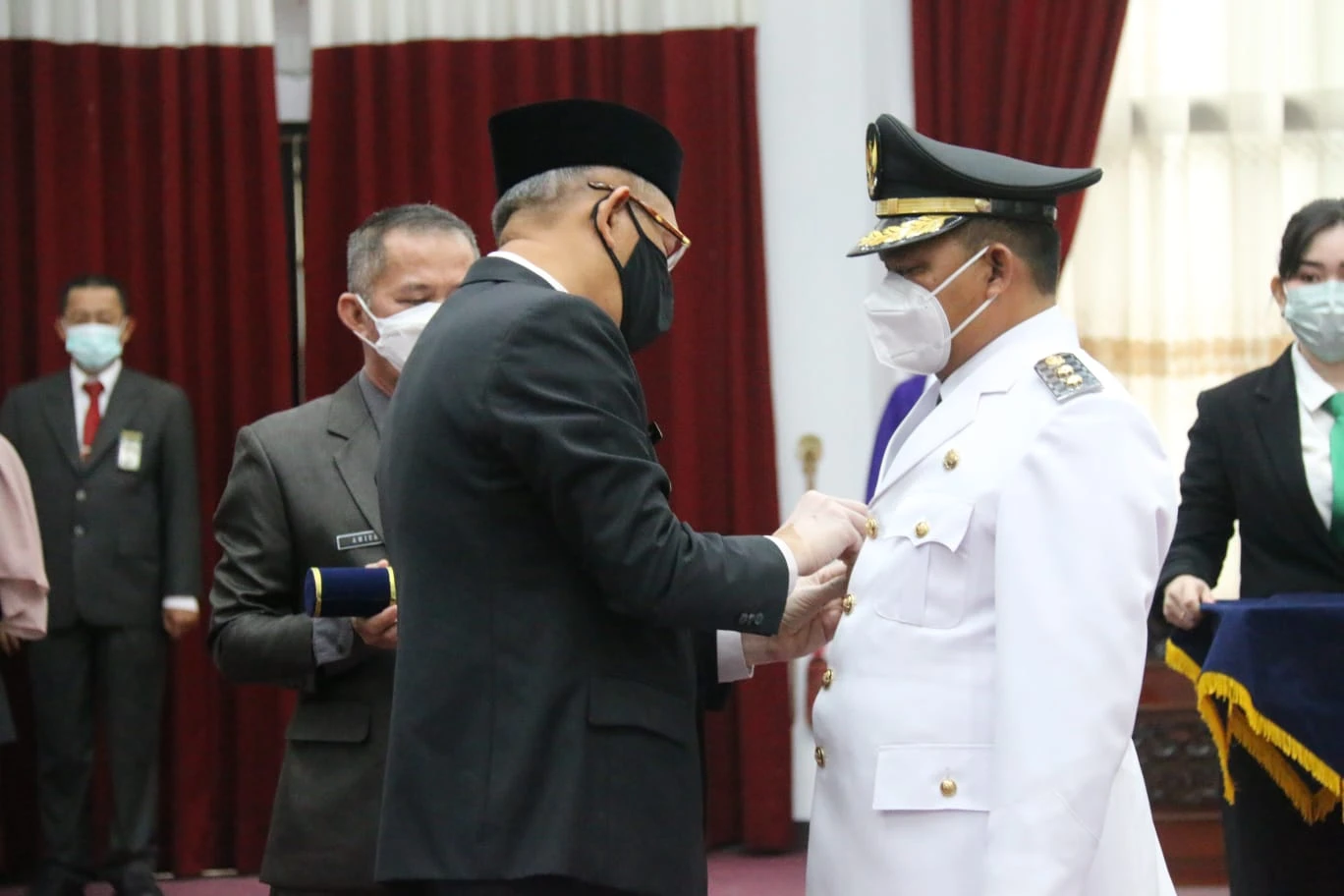 Foto: Lantik Wabup Sintang, Midji Singgung Soal Jual Beli Jabatan dan Urus Rakyat | Pifa Net