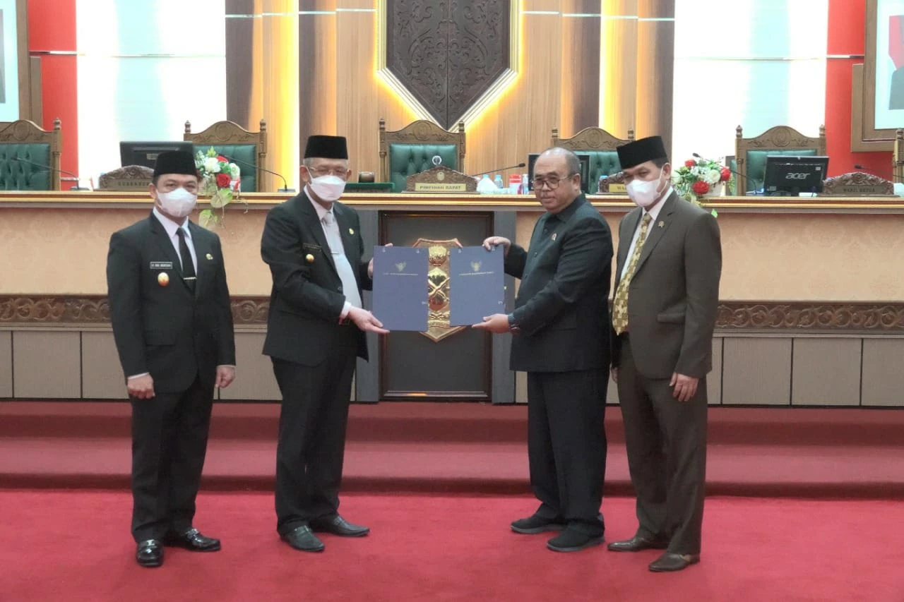Foto: DPRD Kalbar Gelar Paripurna Penandatanganan Nota Kesepakatan KUA PPAS APBD Kalbar 2023 | Pifa Net