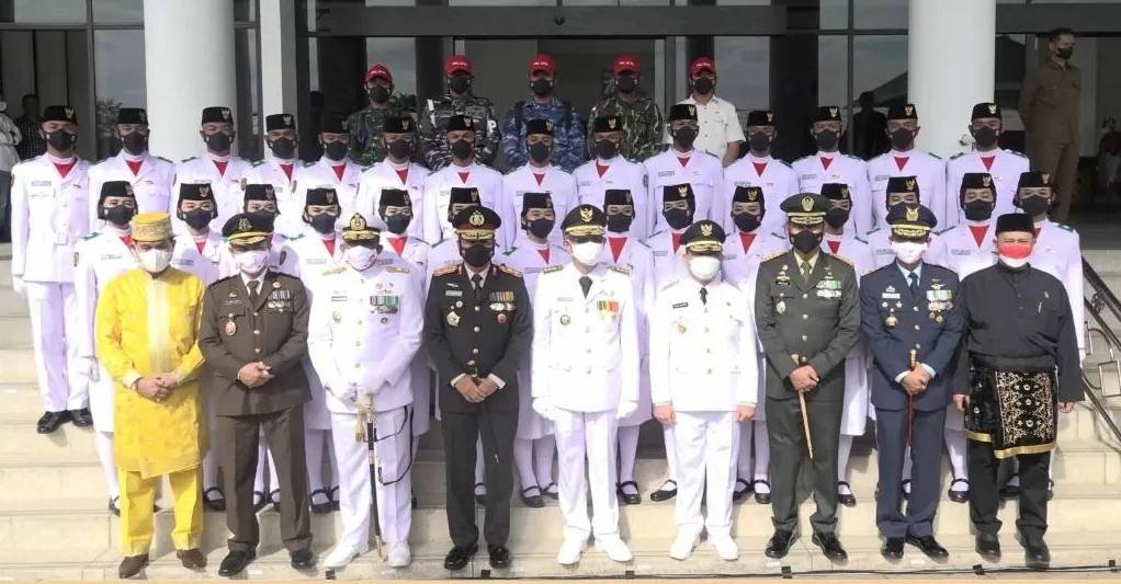Foto: Unsur Pimpinan dan Anggota DPRD Kalbar Hadiri Apel HUT RI ke-77 di Kantor Gubernur | Pifa Net
