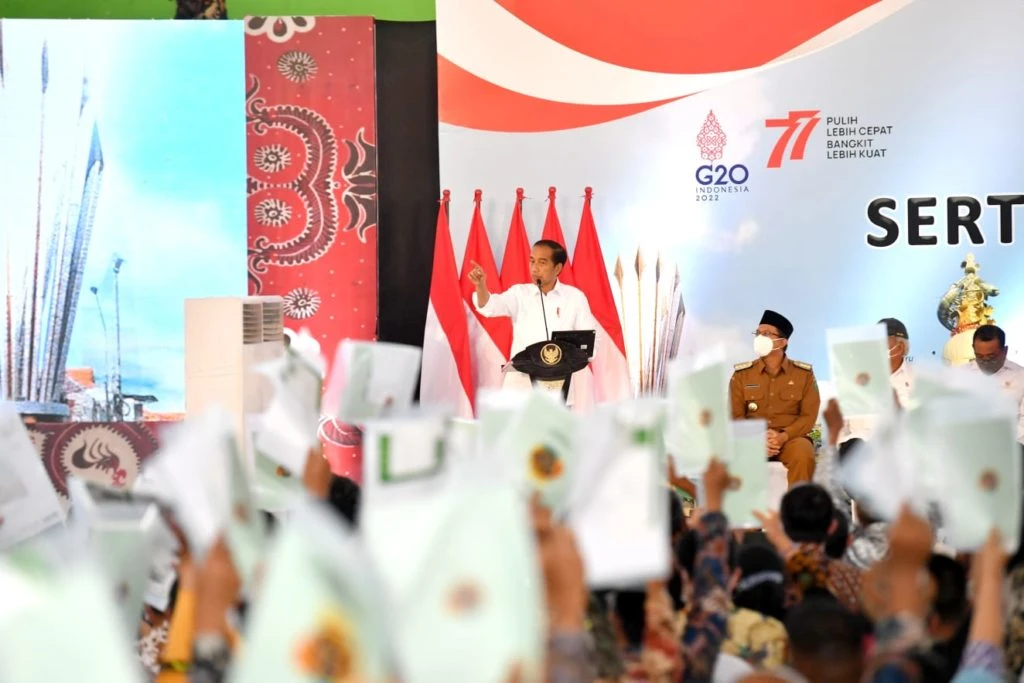 Foto: Tegaskan Brantas Mafia, Presiden Jokowi: Kalau Masih Ada Mafia Tanah, Gebuk! | Pifa Net