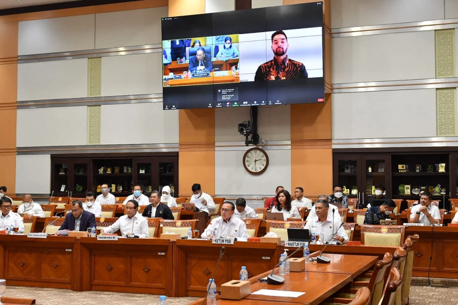 Rapat kerja PSSI dan Kemenpora dengan Komisi III DPR RI, Senin (29/8/2022), membahas perkembangan naturalisasi Jordi Amat dan Sandy Walsh. (Foto: Dok. PSSI)