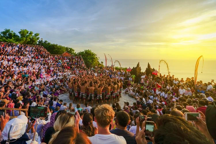 Foto: Rekor Tertinggi Sejak Pandemi, Kunjungan Turis Asing ke Indonesia Juli 2022 Capai 477 Ribu | Pifa Net