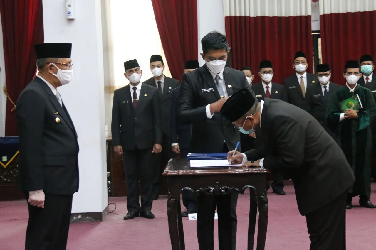 Foto: Lantik Pejabat Daerah, Midji Singgung Soal Jual Beli Proyek | Pifa Net