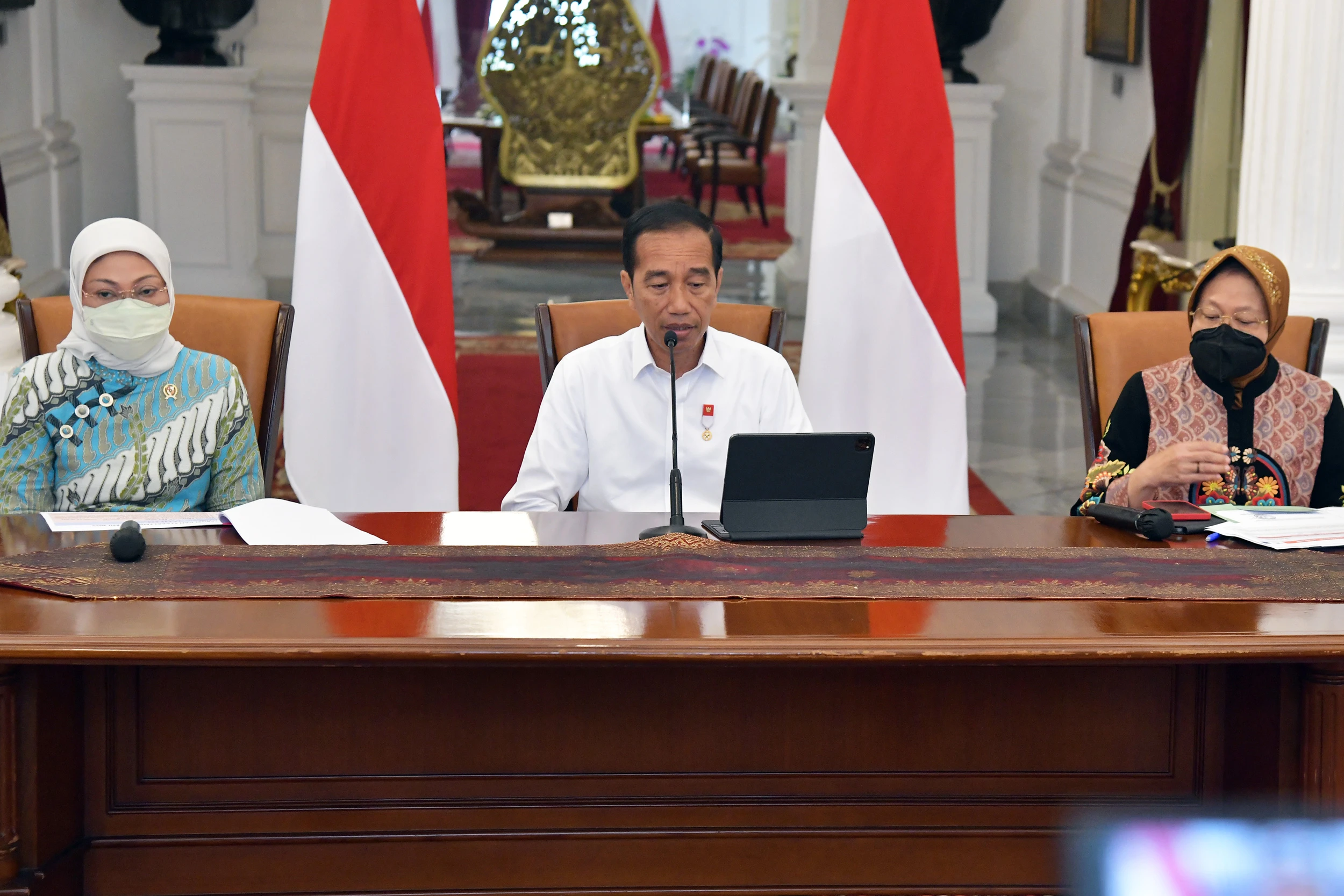 Presiden Jokowi saat menyampaikan keterangan pers di Istana Merdeka Jakarta, Jumat (16/9/2022) siang. (Foto: Humas Setkab/Rahmat)