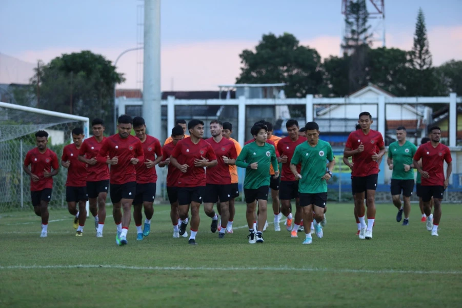 Latihan perdana Timnas Indonesia di Stadion Sidolig, Bandung pada Senin (19/9/2022). Foto: Dok. PSSI