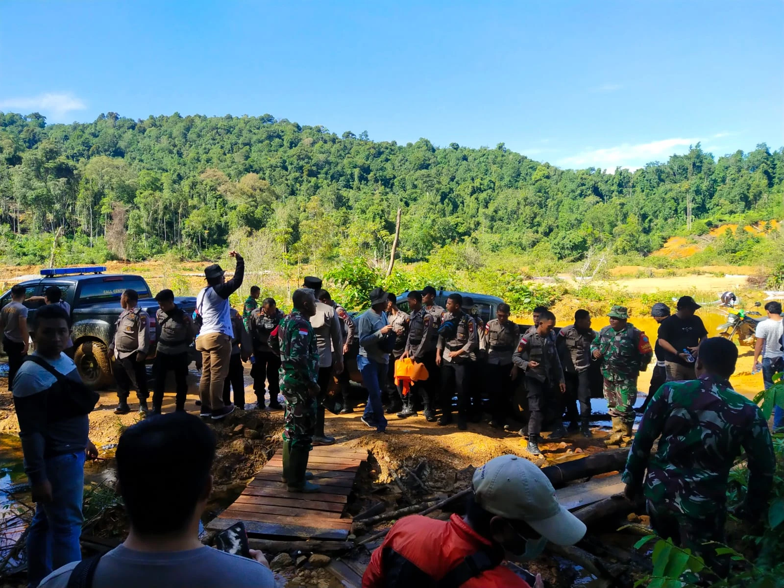 Foto: Polisi Belum Lakukan Langkah Hukum Tragedi Maut di Tambang Emas Ilegal | Pifa Net