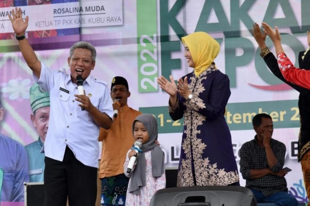 Bupati Kubu Raya, Muda Mahendrawan bersama istri saat menghadiri Kakap Expo. (Foto: Prokopim Kubu Raya)