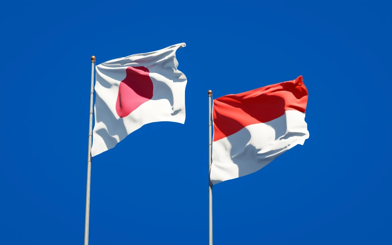 Bendera Jepang (kiri) dan Indonesia (kanan), ilustrasi dukungan Presidensi G20 Indonesia oleh Pemerintah Jepang. (Foto: Dok. PIFA/Freepik leoaltman)
