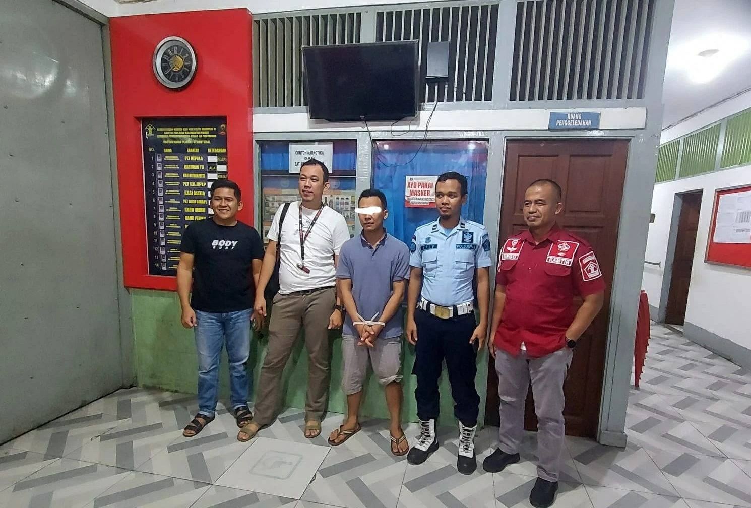 Foto: Plt Kalapas Pontianak Benarkan Napi Diperiksa Polisi Dugaan Peredaran Narkoba | Pifa Net