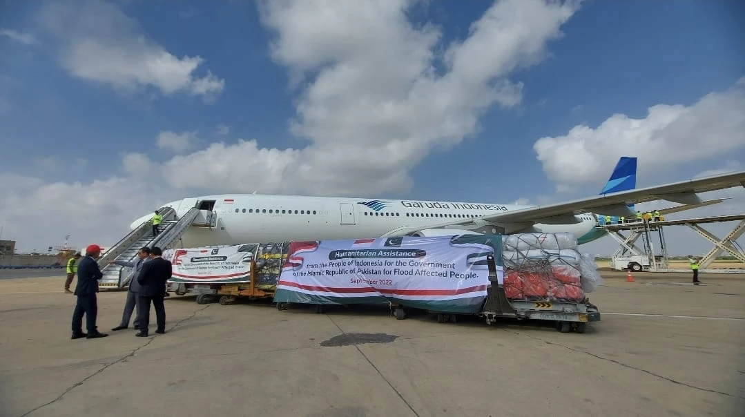 Bantuan Kemanusiaan Republik Indonesia bagi korban bencana banjir dan longsor tiba di Pakistan, Selasa (27/9/2022). (Foto: Humas Kemlu)