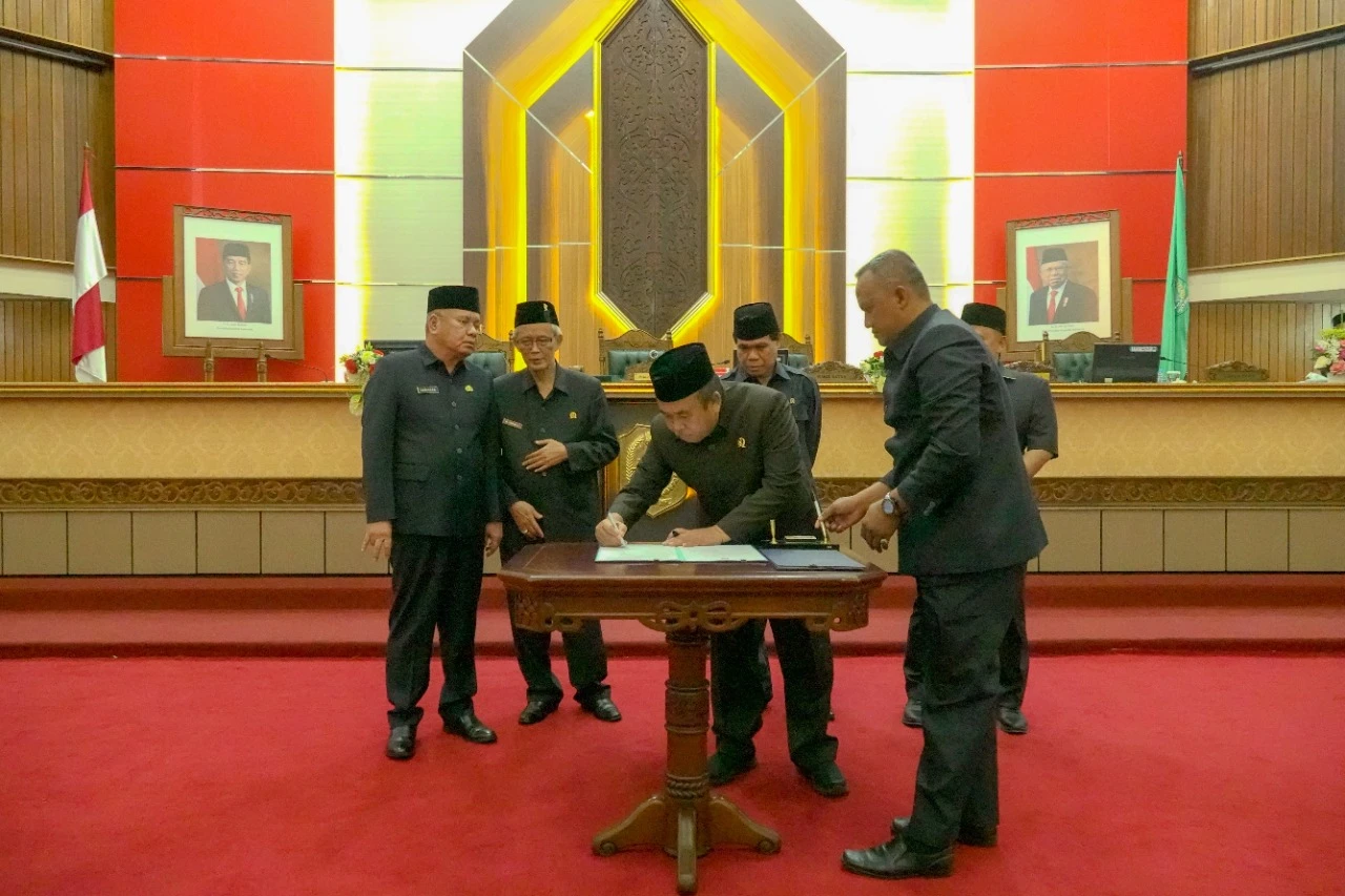 Foto: APBD Perubahan Provinsi Kalbar Tahun 2022 Disahkan dengan Penuh Dinamika | Pifa Net