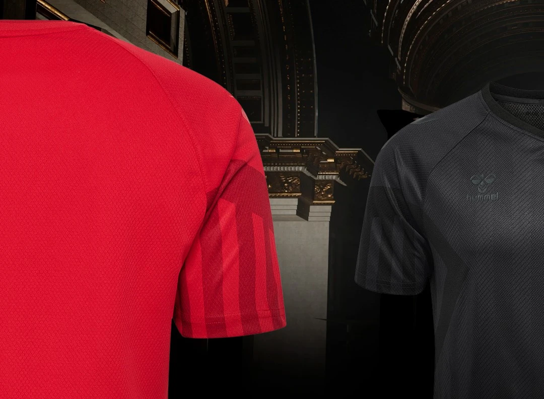 Jersey kandang (merah) dan ketiga (hitam) Timnas Denmark untuk Piala Dunia 2022 Qatar. (Foto: Instagram @hummelsports