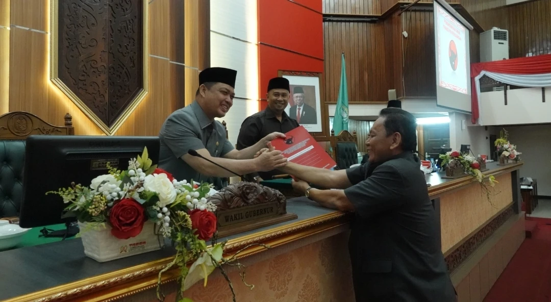Foto: Delapan Fraksi Setujui Pembahasan Raperda APBD Kalbar 2023 | Pifa Net