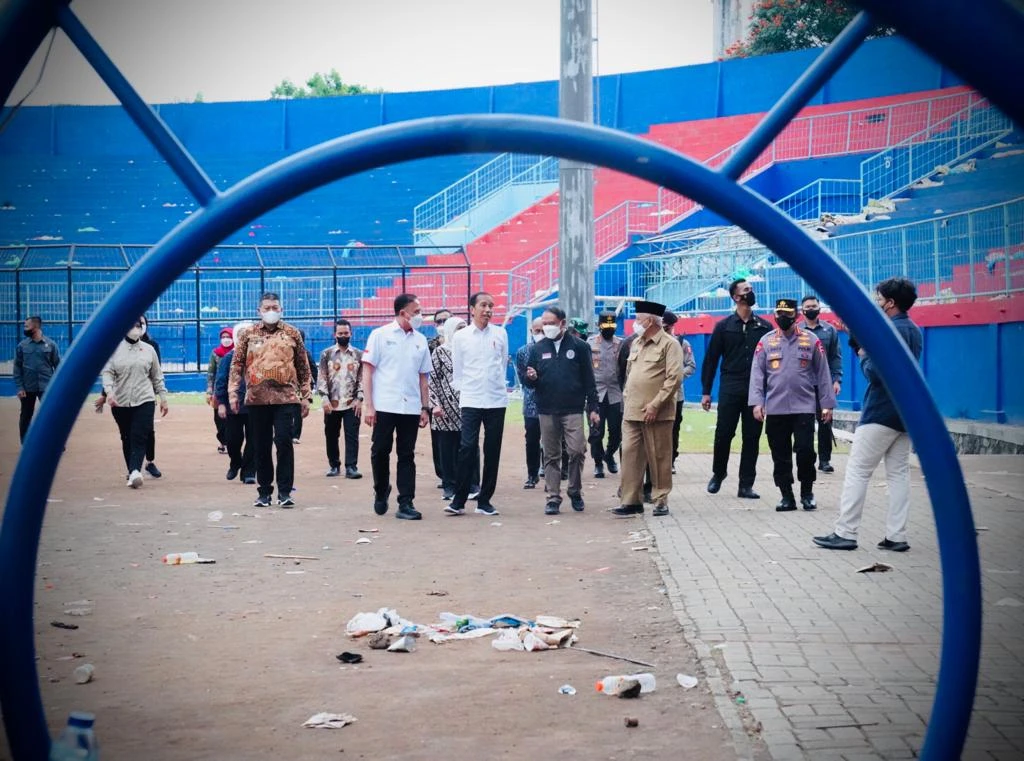 Foto: Tinjau Stadion Kanjuruhan, Presiden Minta Tata Kelola Persepakbolaan Indonesia Diperbaiki | Pifa Net