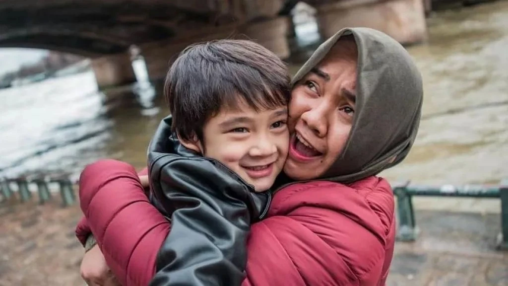 Mbak Lala dan Rafathar. (Foto: Instagram @shela_lala96)