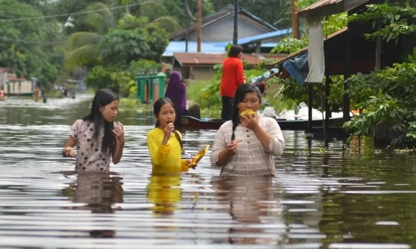 Foto: Pemprov Kalbar Diminta Sigap Salurkan Bantuan Korban Banjir | Pifa Net