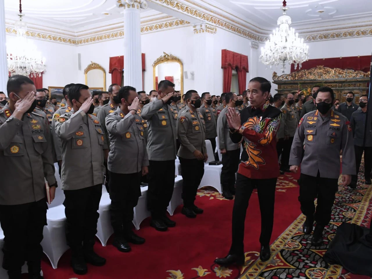 Foto: Presiden Singgung Gaya Hidup Mewah Anggota Polri | Pifa Net