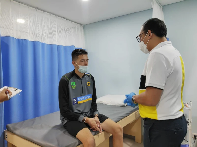 Justin Hubner diperiksa oleh Tim Dokter PSSI. (Foto: Dok. PSSI)