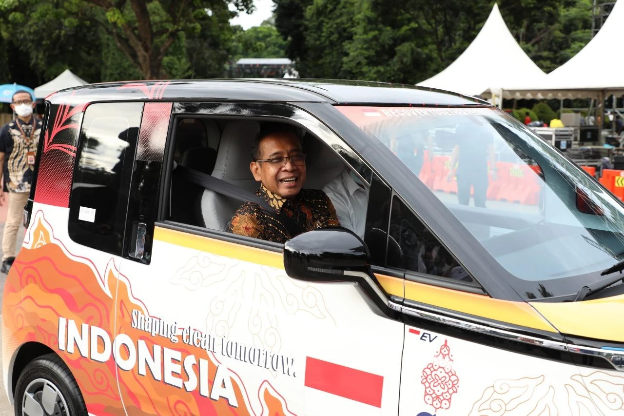 Foto: Dukung KTT G20, Wuling Motors Serahkan 300 Mobil Listrik ke Pemerintah | Pifa Net