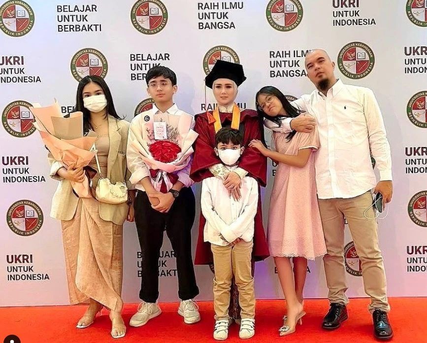 Foto: Sempat Putus Kuliah, Mulan Jameela Akhirnya Resmi Menyandang Gelar Sarjana | Pifa Net