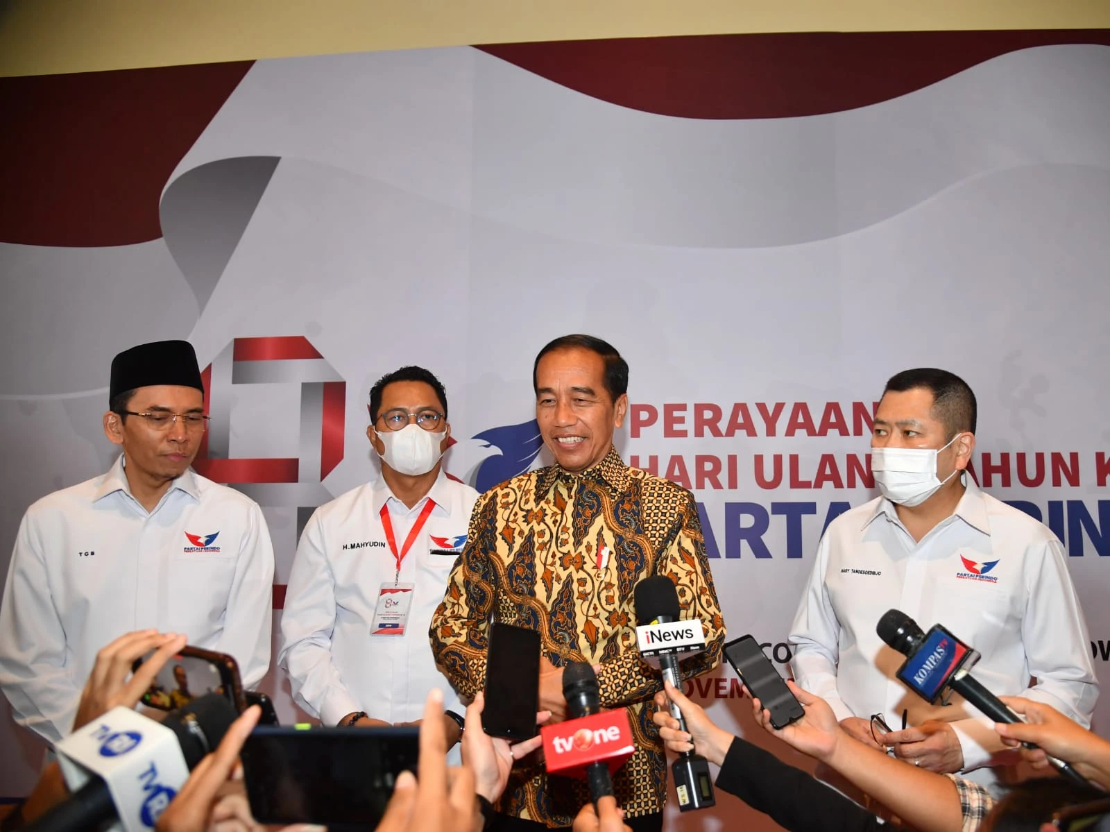 Presiden Jokowi memberikan keterangan pers usai menghadiri acara HUT ke-8 Partai Perindo, di Jakarta, Senin (7/11/2022). (Foto: BPMI Setpres/Rusman)