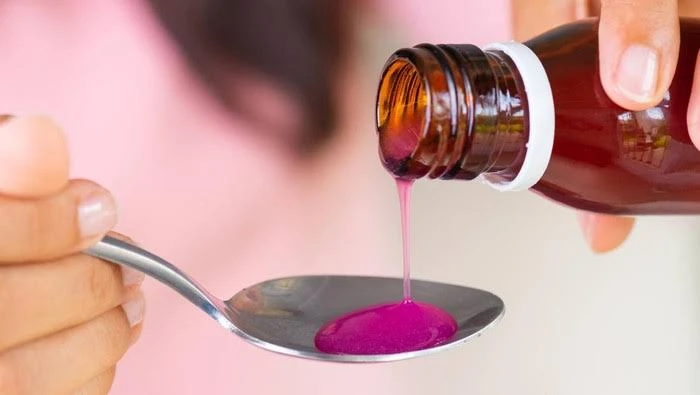 Ilustrasi penggunaan obat sirup. (Foto: detikHealth)