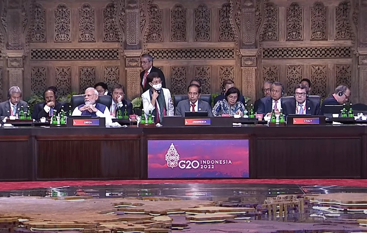 Presiden Jokowi memimpin Sesi ketiga KTT G20 yang digelar di Bali. (Foto: Humas Setkab RI)