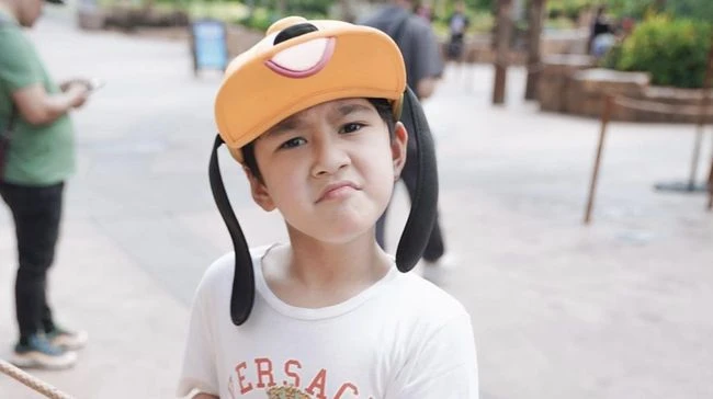 Foto: Belikan Raffi Ahmad Kolor Cristiano Ronaldo untuk Tonton Portugal, Rafathar: Nanti Gol Buka Ini Ya | Pifa Net