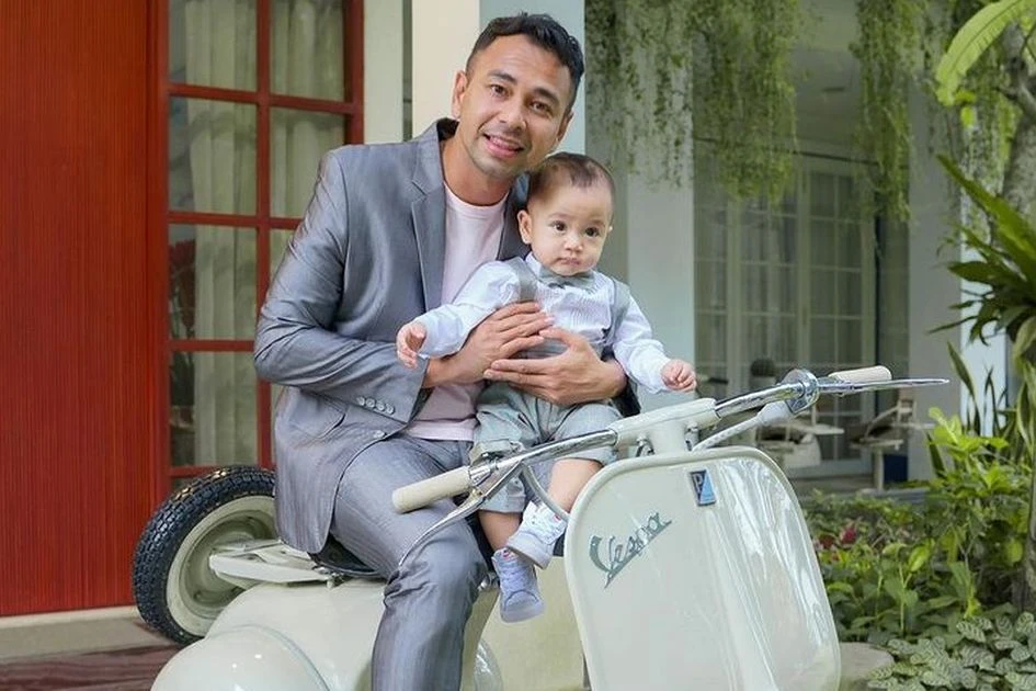 Cipung dengan ayahnya, Raffi Ahmad. (Foto: Instagram @raffinagita1717)