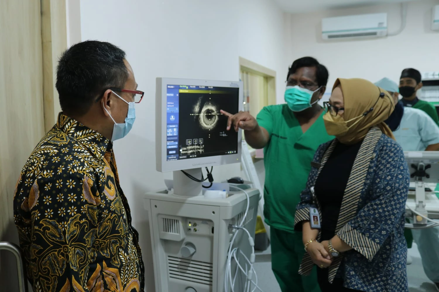 Pengobatan penyakit jantung menggunakan alat medis canggih. (Foto: Dok. PIFA/Rino Putradi)