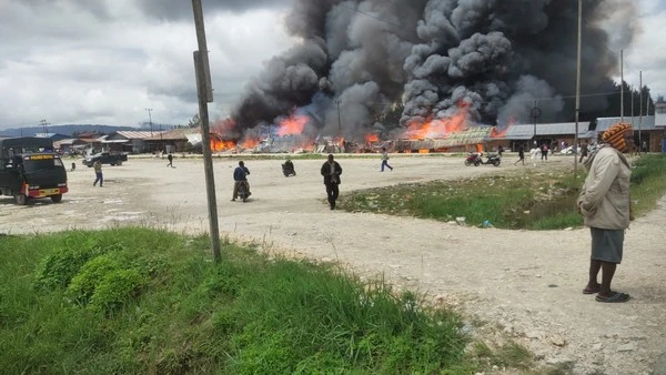 Foto: 50 Kios Pasar di Deiyai Papua Ludes Dibakar, Dipicu Keributan Usai Beli Baju Bikin Gatal | Pifa Net