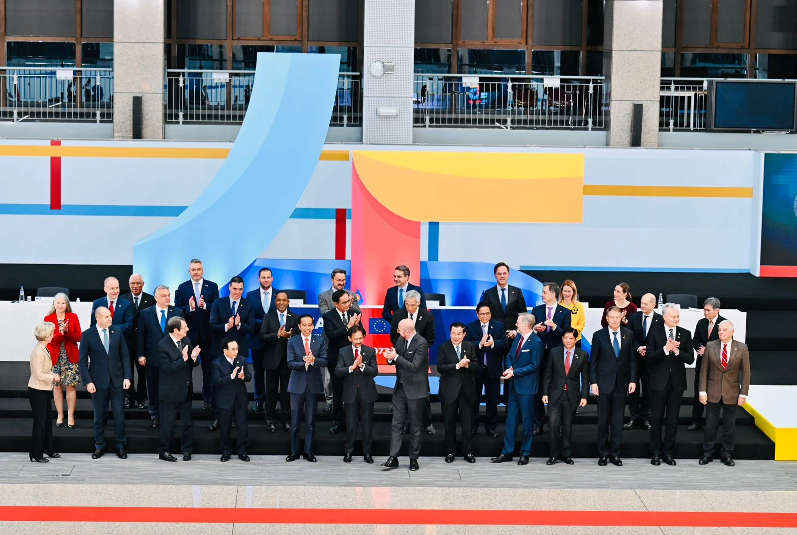 Presiden Jokowi dalam acara pembukaan KTT Peringatan 45 Tahun ASEAN-Uni Eropa, di Justus Lipsius Atrium, Brussels, Belgia, pada Rabu (14/12/2022). (Foto: BPMI Setpres/Laily Rachev)