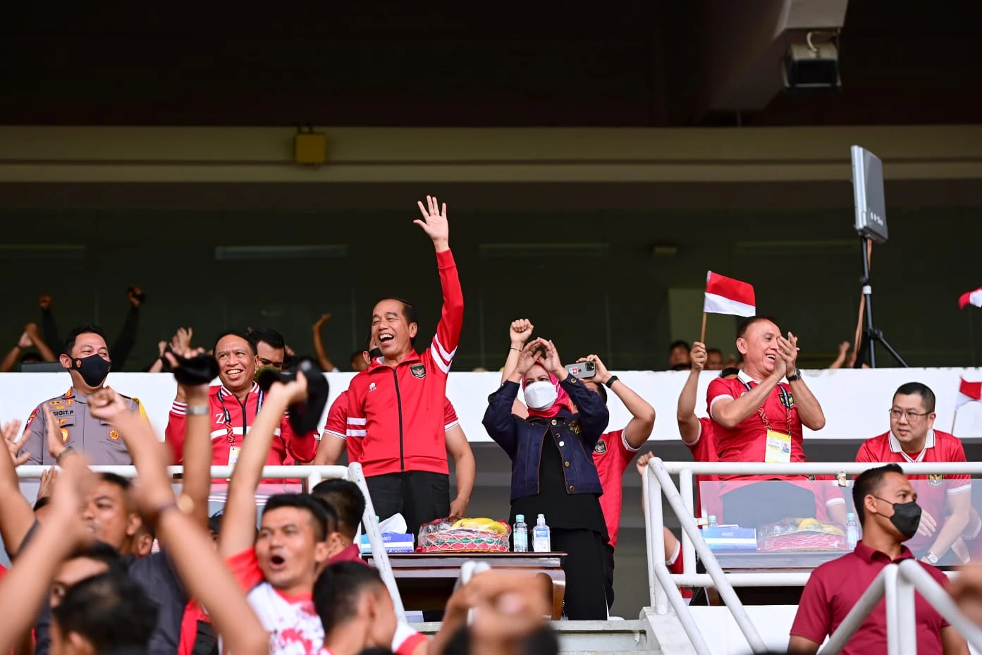 Presiden Jokowi saat menonton Timnas Indonesia di Piala AFF di Stadion Utama GBK, Jakarta, Jumat (23/12/2022). (Foto: BPMI Setpres/Muchlis Jr)