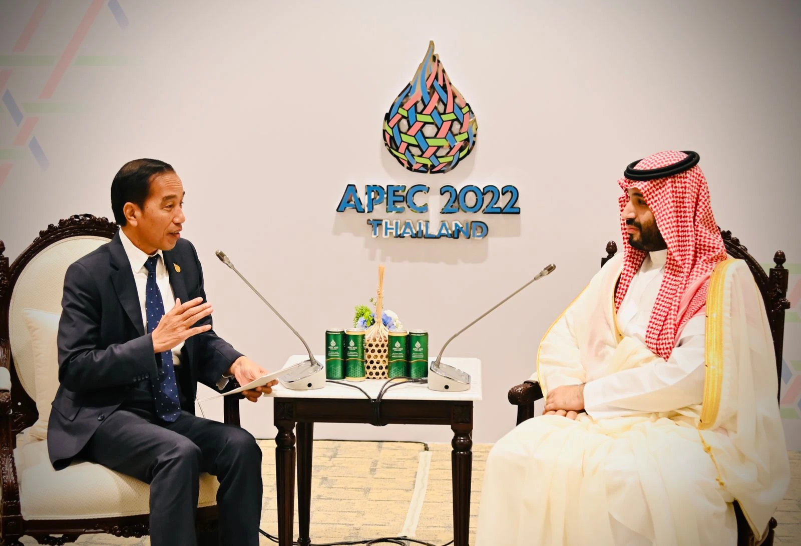 Foto: Presiden Temui MBS di Sela KTT APEC di Thailand | Pifa Net