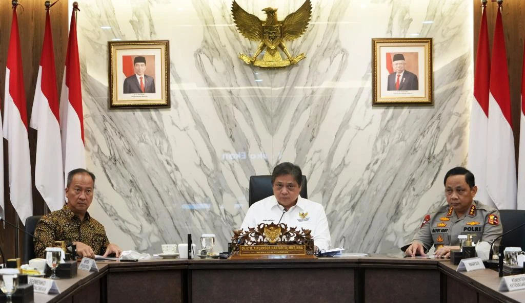 Menko Perekonomian Airlangga Hartarto didampingi Menperin Agus Gumiwang Kartasasmita dan Wakapolri Gatot Eddy Pramono, Kamis (5/1/2023). (Foto: Humas Kemenko Perekonomian)
