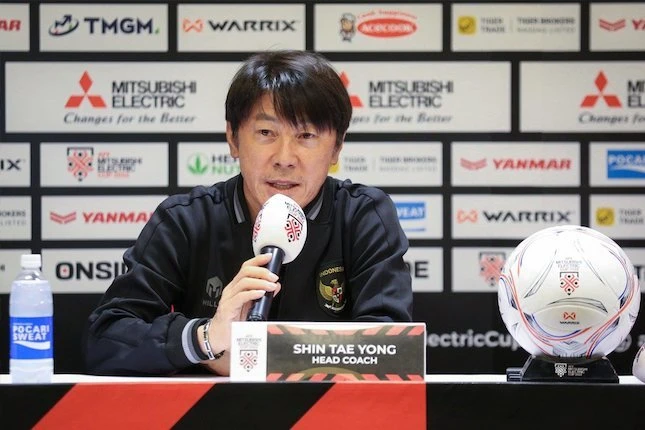 Pelatih Timnas Indonesia, Shin Tae-yong saat konferensi pers jelang laga semifinal Piala AFF 2022, Kamis (5/1/2023). (Foto: Bola.net/Bagaskara Lazuardi)