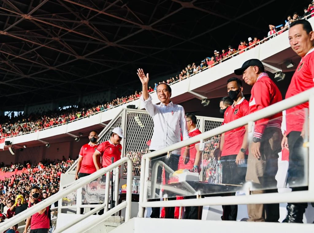 Presiden Jokowi saat menonton laga Indonesia vs Vietnam. (Foto: BPMI Setpres/Laily Rachev)