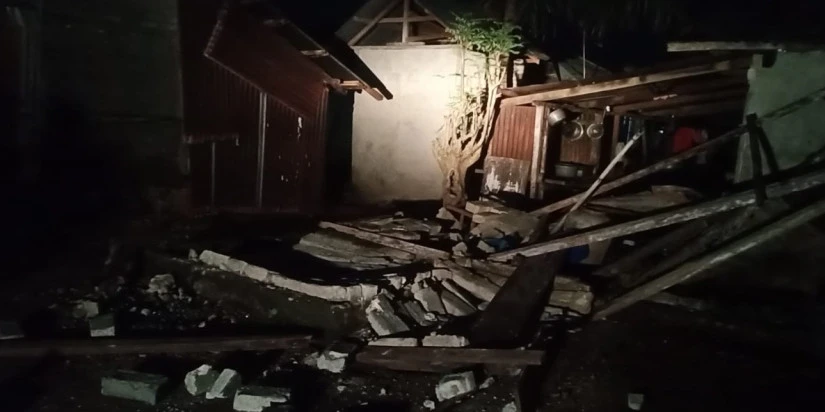 Foto: Sejumlah Desa Rusak Akibat Gempa M 7,5 yang Guncang Maluku  | Pifa Net