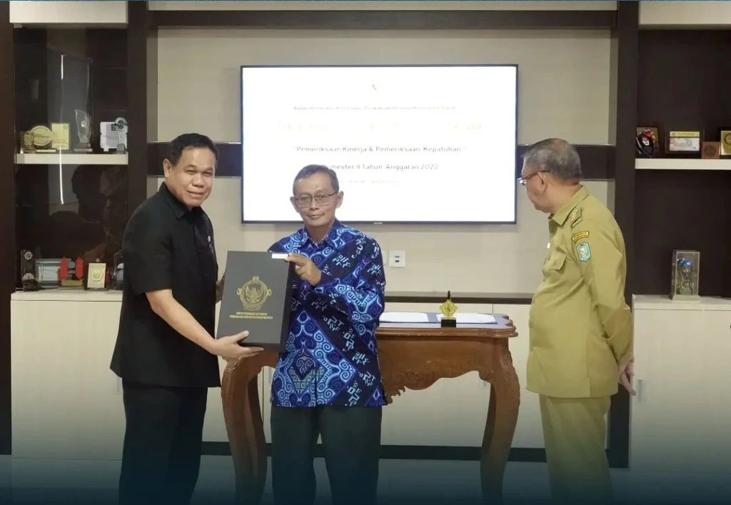 Foto: Prabasa Anantatur Hadiri Penyerahan LHP Efektifitas Strategi Nasional Pencegahan Korupsi dari BPK RI Kalbar | Pifa Net