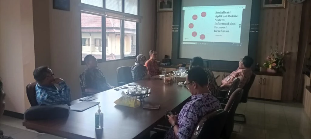 Rapat sosialisasi pembuatan aplikasi layanan kesehatan di Dinkes Kalbar. (Foto: Dok. Dinkes Kalbar)