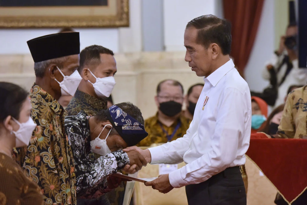 Foto: Presiden Serahkan 1,55 Juta Sertifikat Tanah untuk Rakyat di Istana | Pifa Net