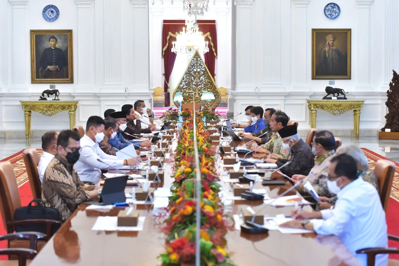 Presiden Jokowi memimpin Ratas Persiapan Pelaksanaan Kegiatan Olahraga Nasional dan Internasional Tahun 2023, di Istana Merdeka, Jakarta, Rabu (25/1/2023) siang. (Foto: Humas Setkab/Agung)