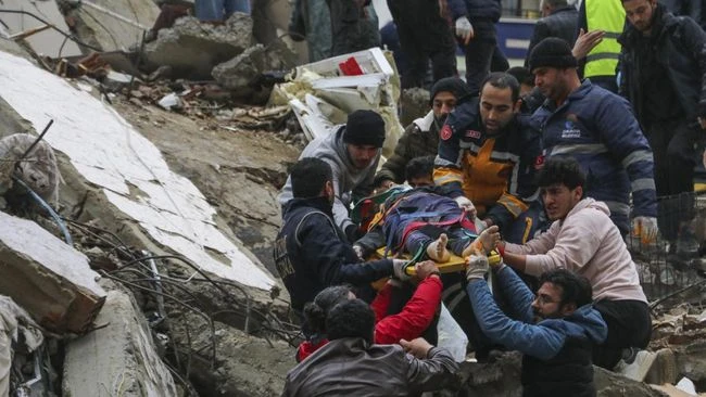 Foto: Update Korban Tewas Gempa M 7,7 di Turki-Suriah: Tembus 5 Ribu Orang | Pifa Net