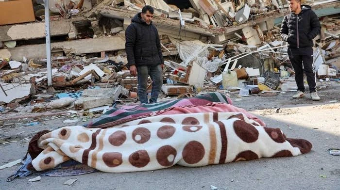 Korban tewas gempa Turki terus bertambah. (Reuters/Umit Bektas)